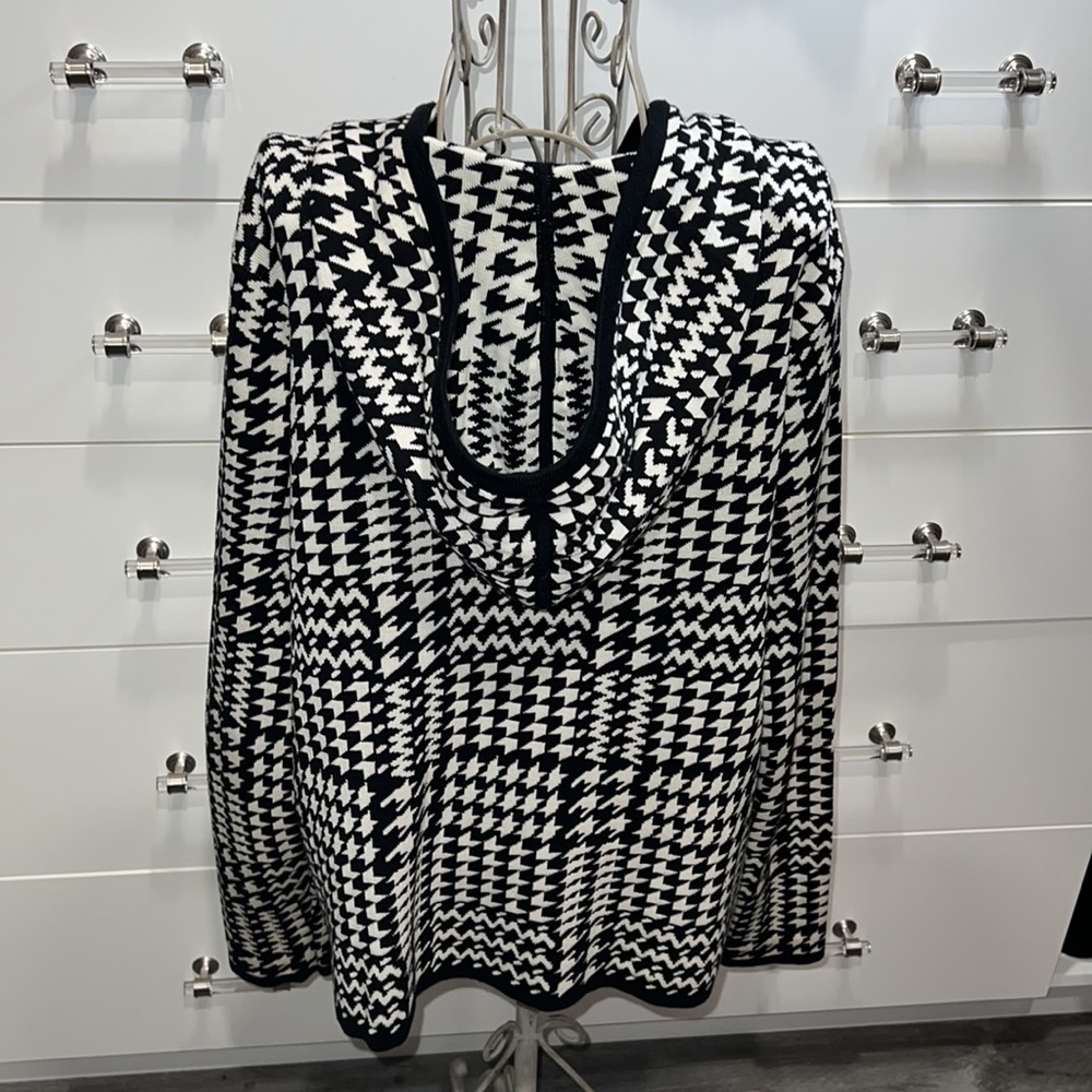 Chicos Silk Blend Hoodie Sweater Full Zip, size 1 (M) - Picture 3 of 8